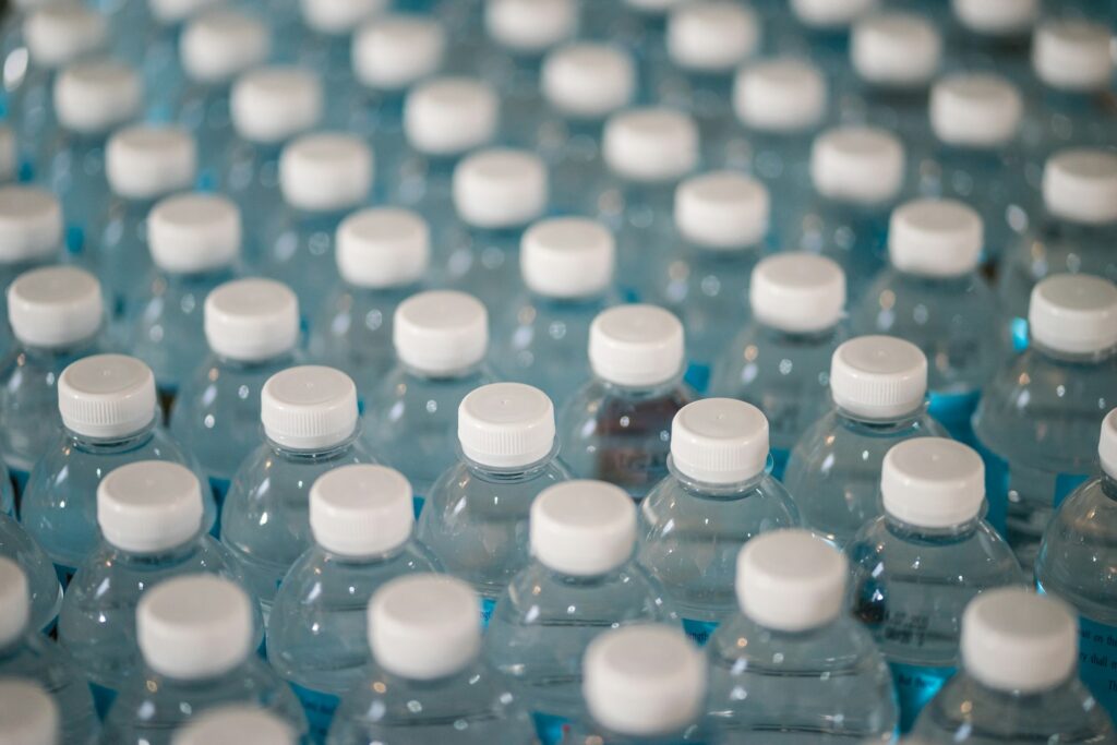 plomo agua embotellada
